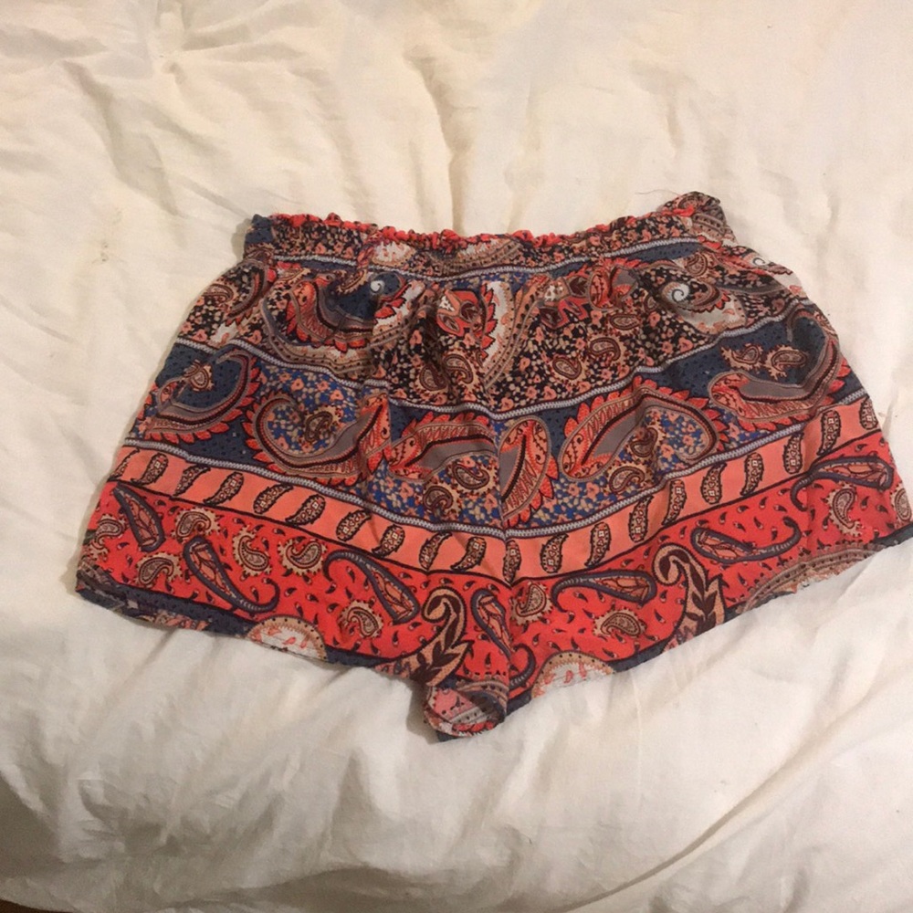 Francesca’s Patterned Shorts - Picture 2 of 3